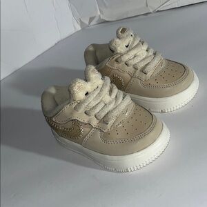 Nike size 4C children like new